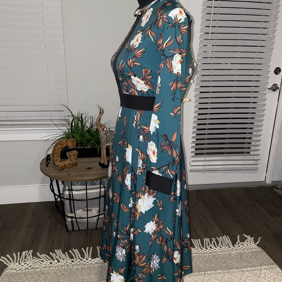 Contemporary Floral Dress - Picture 3 of 5